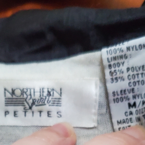 Northern Spirit Vintage Gender Neutral Nylon Jacket, Petite or Youth Size Medium - Picture 6 of 6